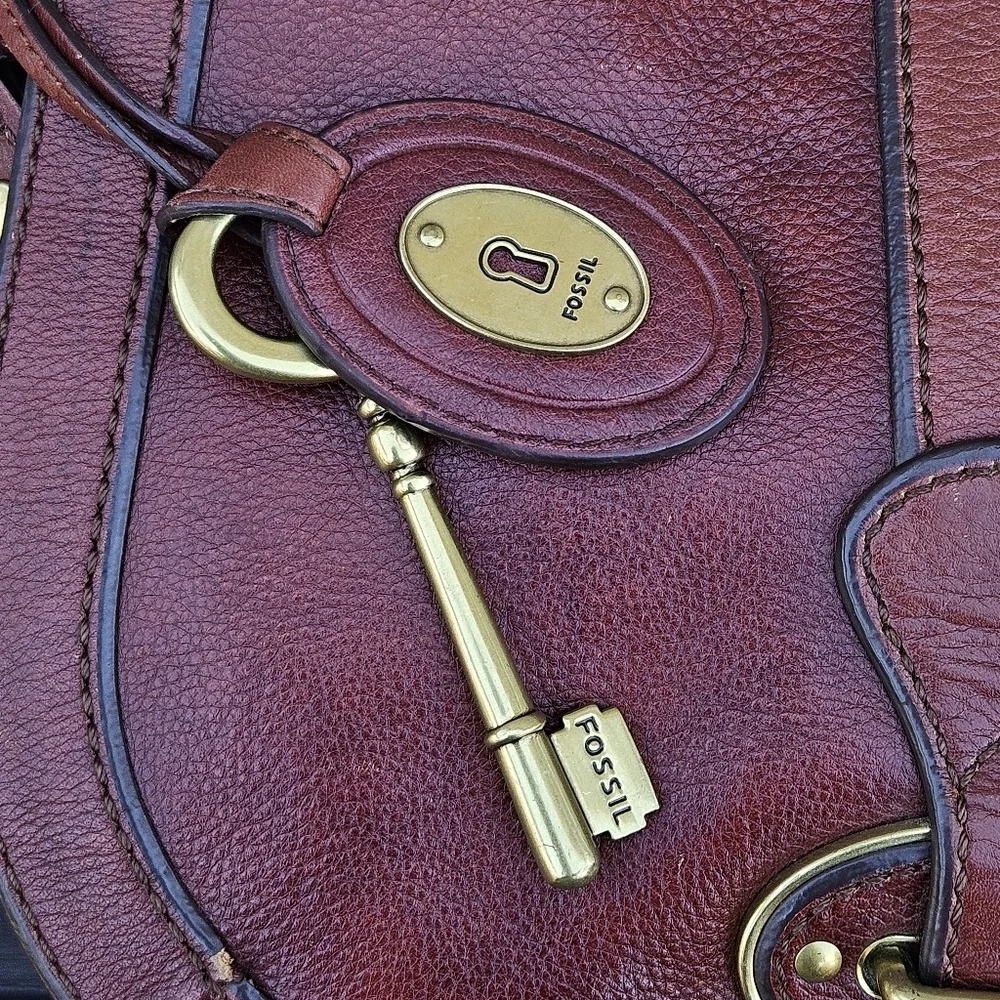 Fossil Vintage Crossbody Brown Leather Crossbody Bag Key Charm Flap Purse Bag